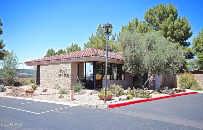 Building Photo - 1831 E Lindrick Dr