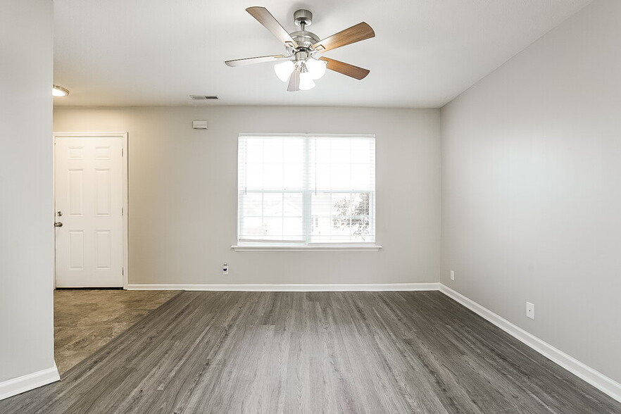 Building Photo - 3029 Ace Wintermeyer Dr