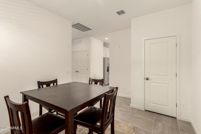 Building Photo - 3022 Hayden Rose Ave