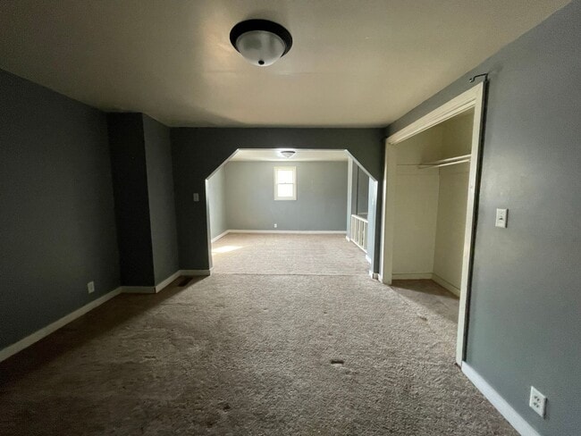 Building Photo - 607-609 E Elm