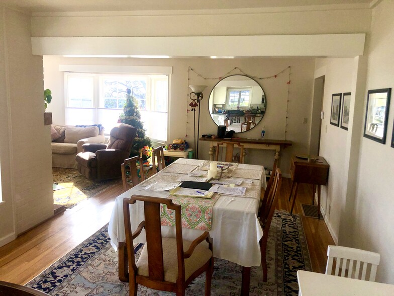 Dining - 880 Cambridge Dr