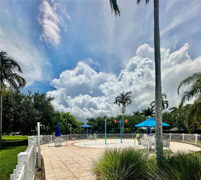 Building Photo - 133 SE 28th Ter