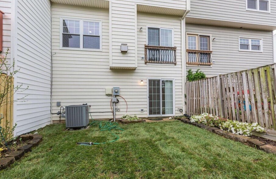 Building Photo - 43784 Brookline Terrace