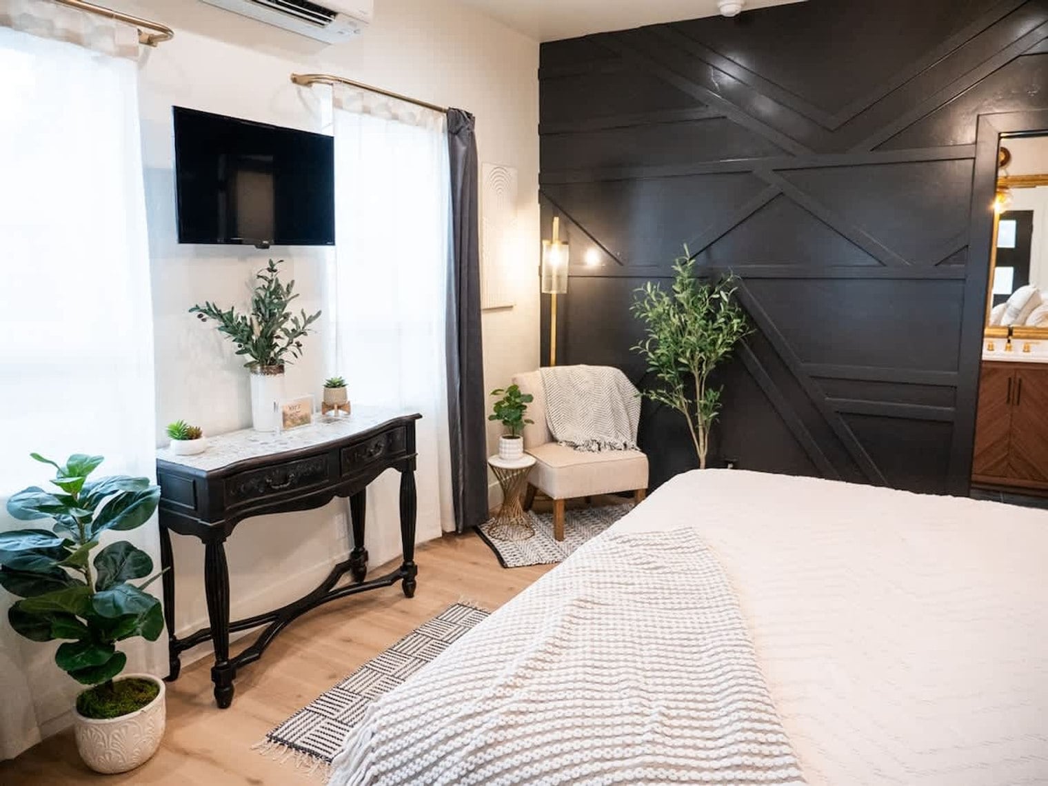 Building Photo - 3413 W Sunset Ave