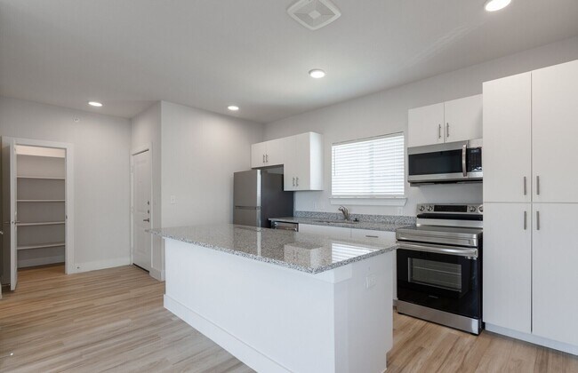 Building Photo - Cozy Living, Stylish Finishes
