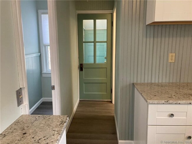 Building Photo - 31 Daggett St