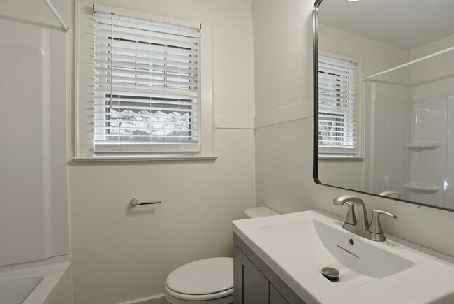 Building Photo - 3 Bedroom Newly Renovated Home in Central SC