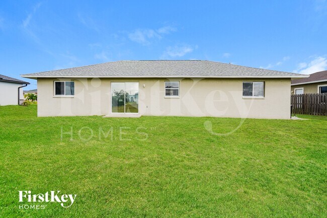 Building Photo - 2105 NW 1st Pl