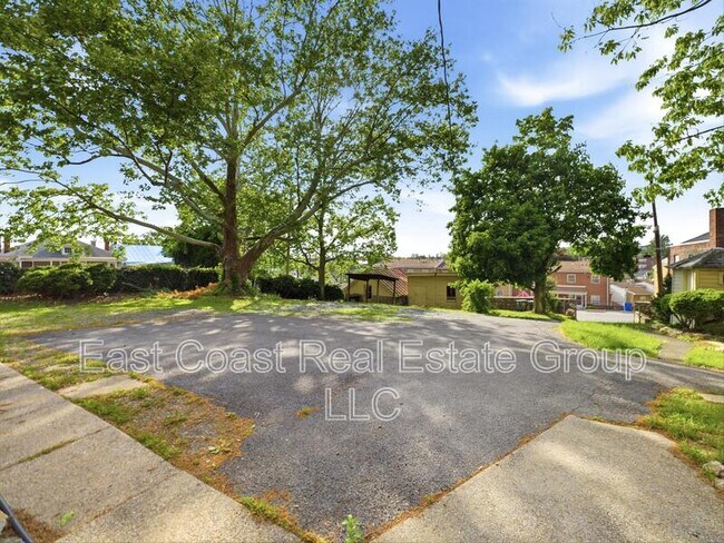 Building Photo - 323 N Potomac St