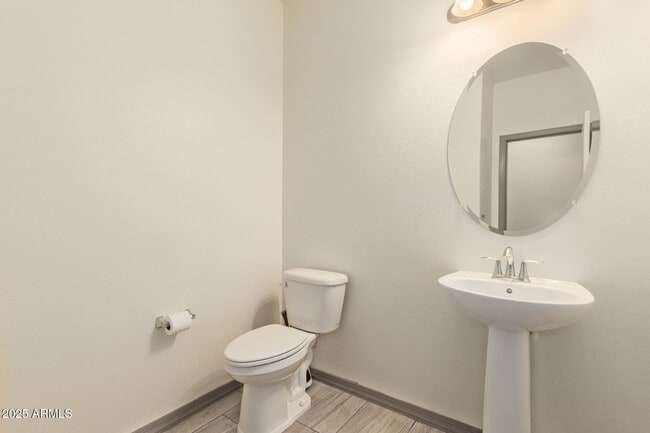 Building Photo - 905 S Canal Dr