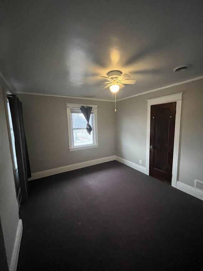 Building Photo - 2729 Dewey Ave