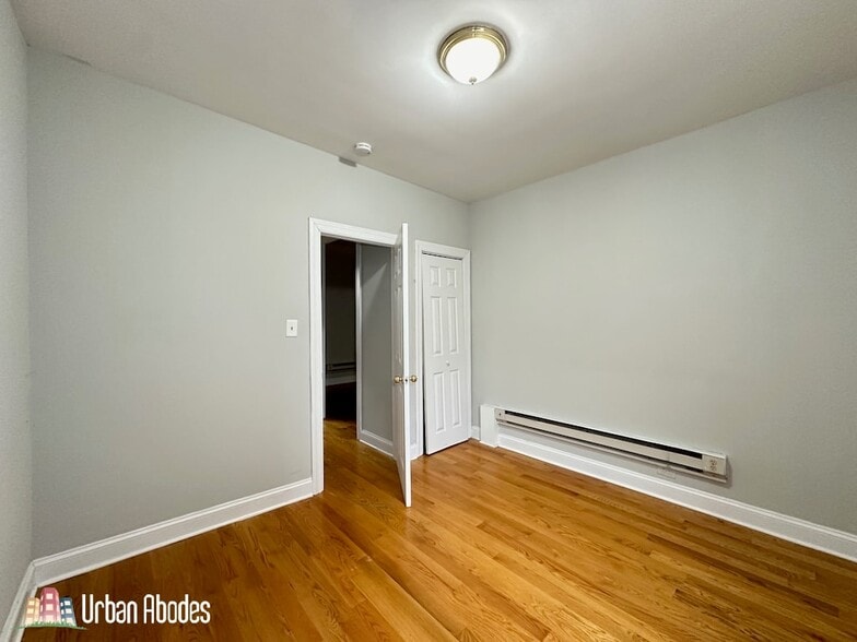 Building Photo - 3721 N Pine Grove Ave