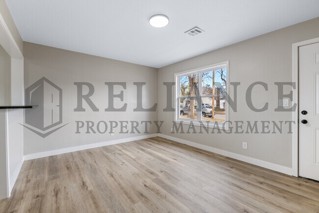 Building Photo - 1631 S Fern St