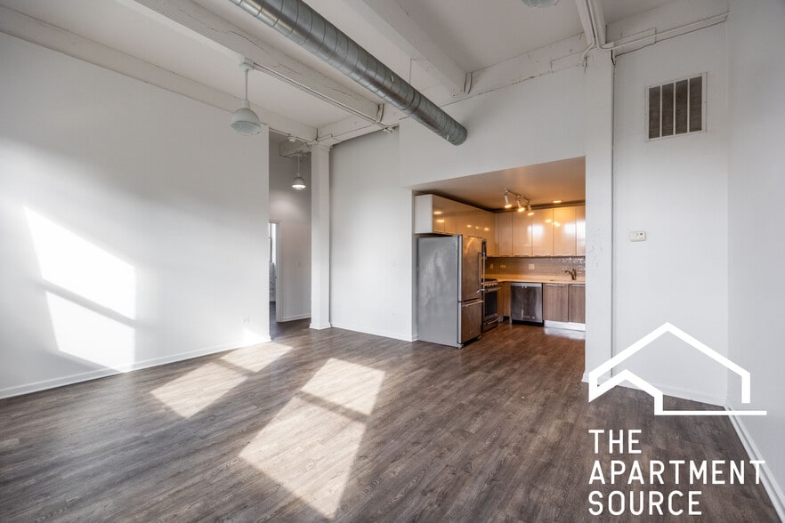 Building Photo - 930 W Dakin St