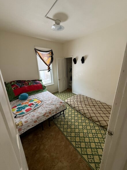 Building Photo - 233 Niagara St