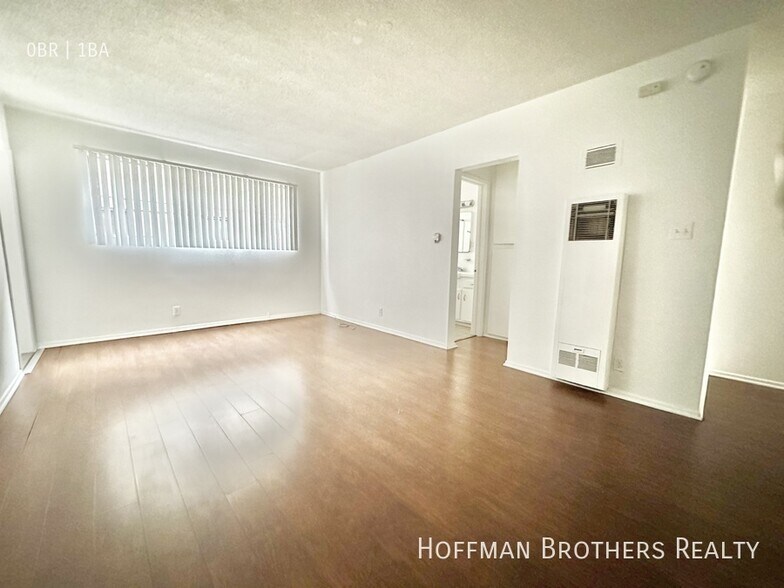 Building Photo - 1350 N Citrus Ave