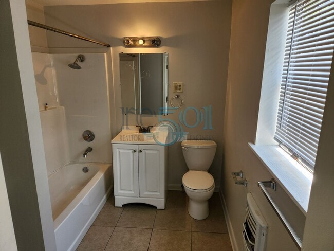 Building Photo - Great Apartment In Hillcrest across from Scott Field!!!!!