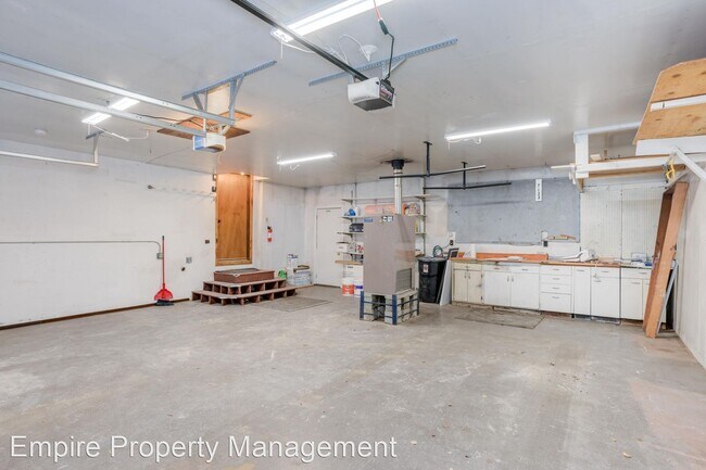 Building Photo - 5 br, 2.5 bath House - 2633 Diamond Street