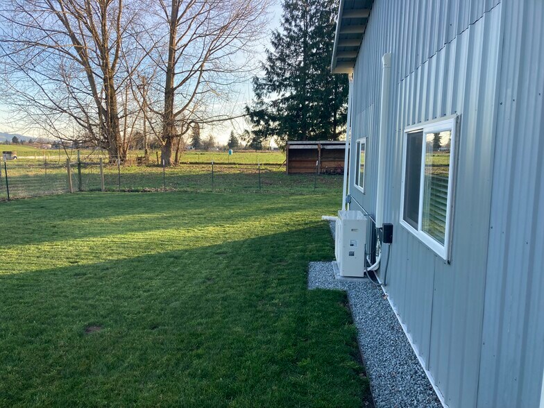 Building Photo - 14275 Avon Allen Rd