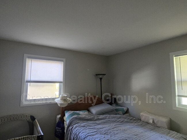 Building Photo - 25151 W Lincoln Dr