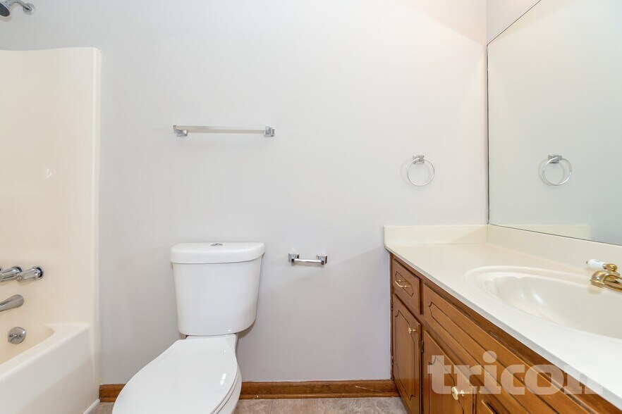 Building Photo - 184 Hickory View Dr