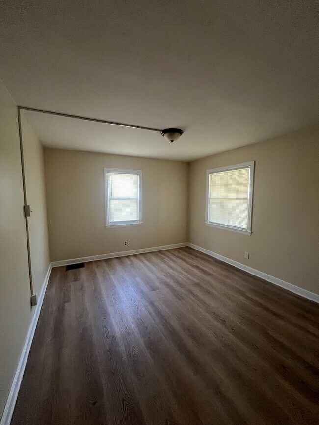 Building Photo - 3 Bedroom Home with In-Law Suite Available Near Rochester General