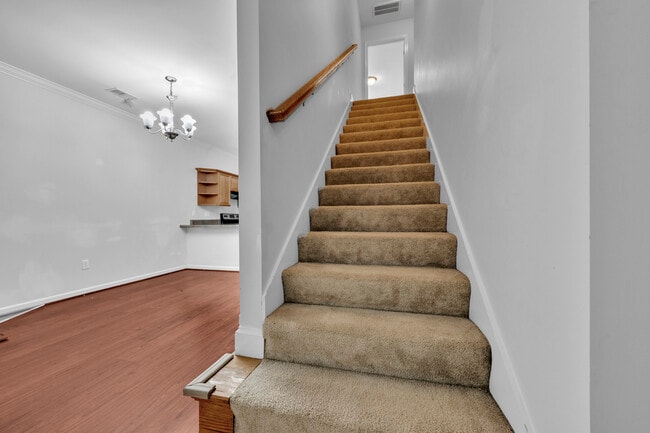 Building Photo - 1017 Ashwood Dr