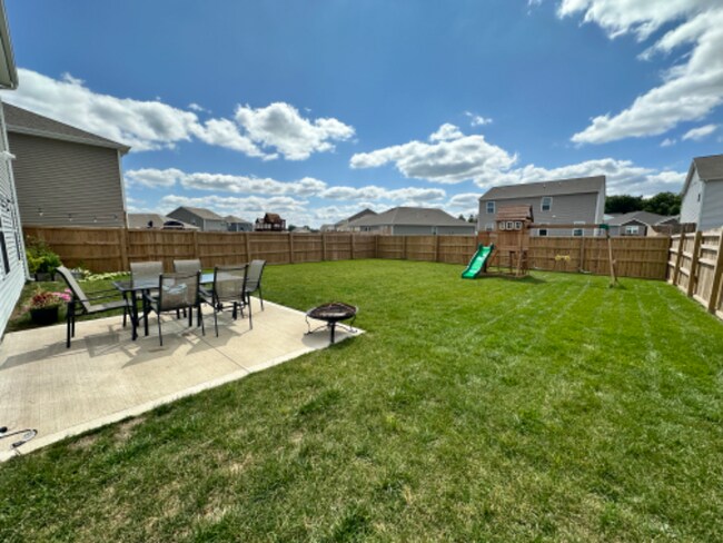 Building Photo - 4145 Bradley Dr