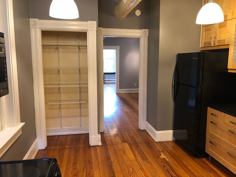 Building Photo - 1406 Sycamore Street