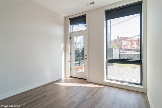 Building Photo - 1775 N Clybourn Ave