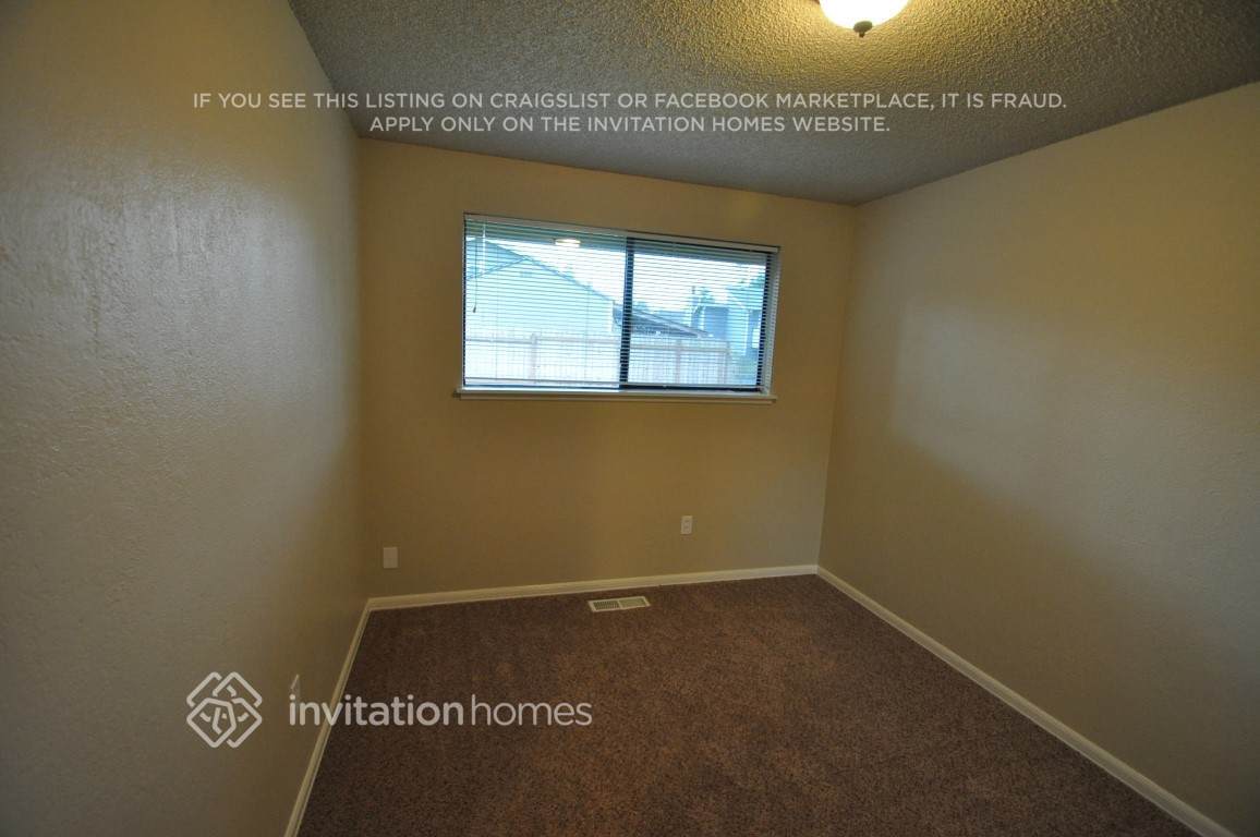 Building Photo - 14719 104th Ave E