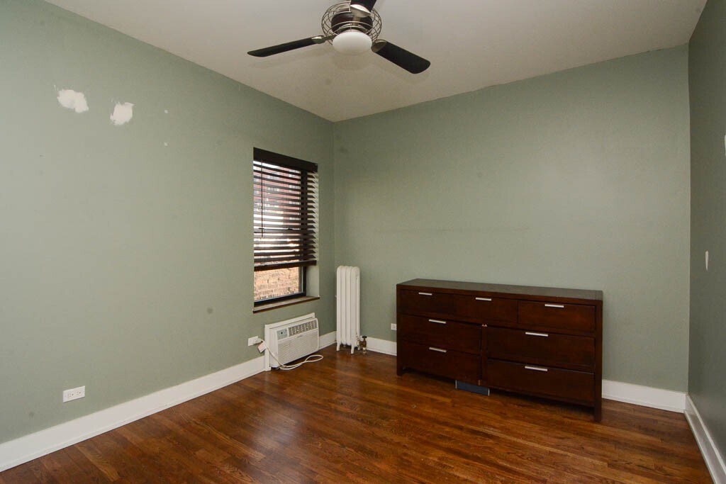 Building Photo - 726 W Addison St