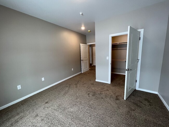 Building Photo - 4440 - 4450 S 26th St