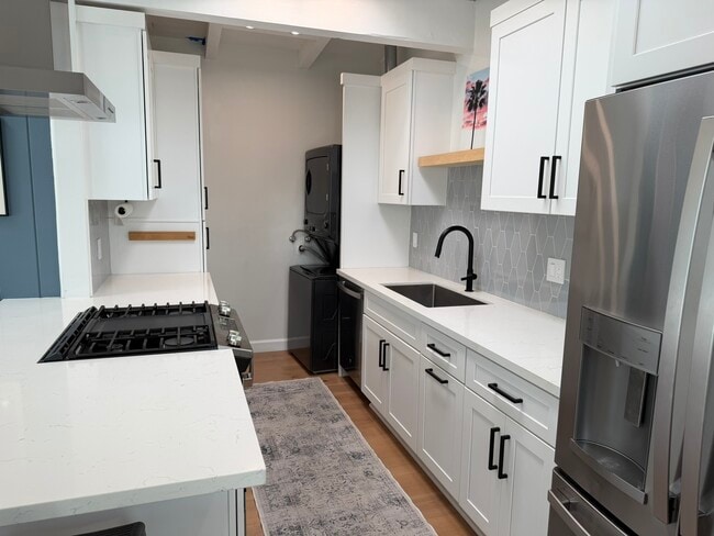 Building Photo - 544 8th St