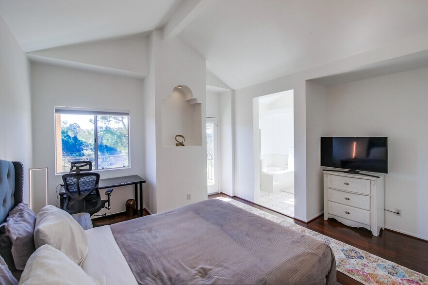 Building Photo - 7140 Calabria Ct