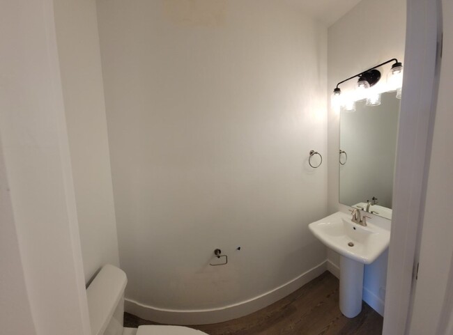 Building Photo - 3 bed, 2.5 bath townhome in Summerfield