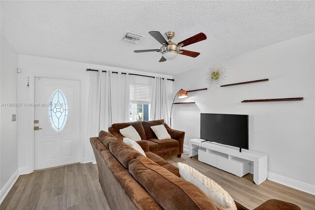 Building Photo - 554 NW 46th St