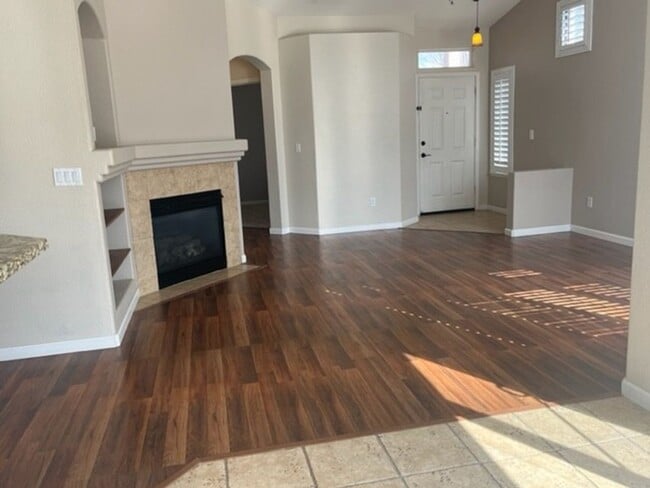 Building Photo - Corner Lot 3 Bedroom 2 Bath Double Diamond Home