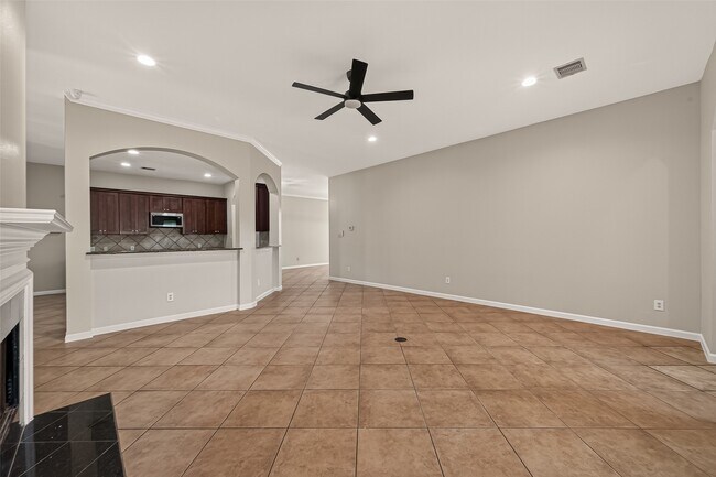 Building Photo - 706 Silver Creek Cir