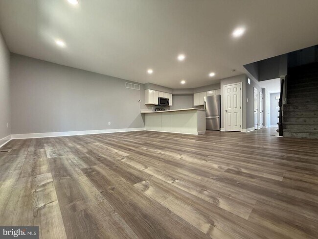 Building Photo - 404 Dylan Dr