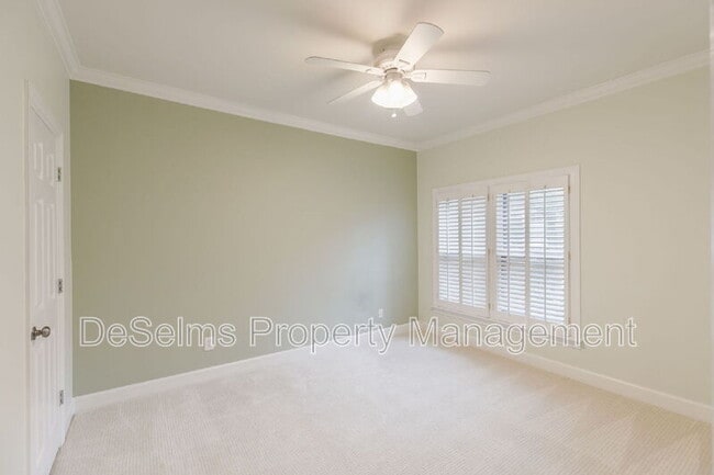 Building Photo - 210 Ashlawn Ct