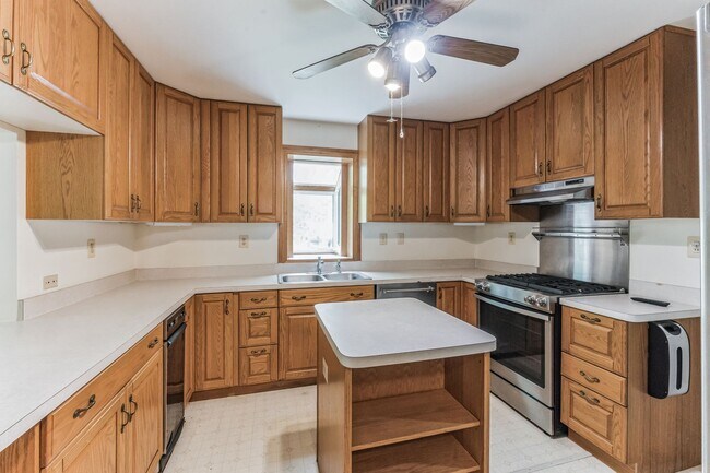 Building Photo - 4-bedroom, 2.5-bath home located in Upper Marlboro