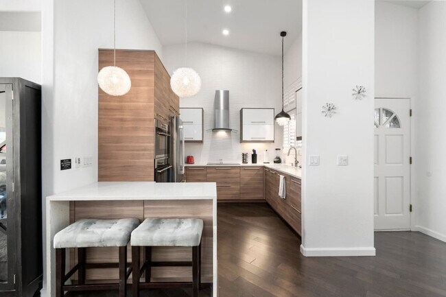 Building Photo - 7950 E Starlight Way