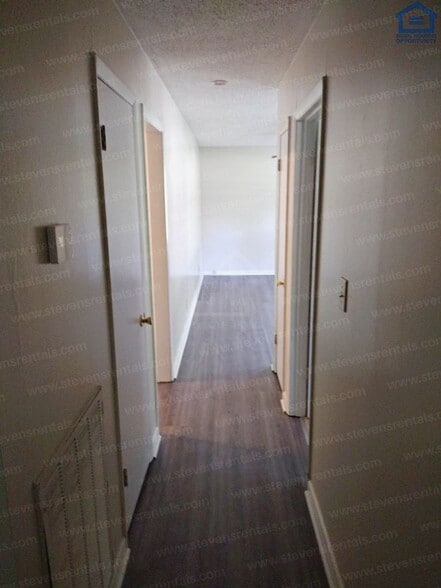 Building Photo - 174 Long Meadow Dr
