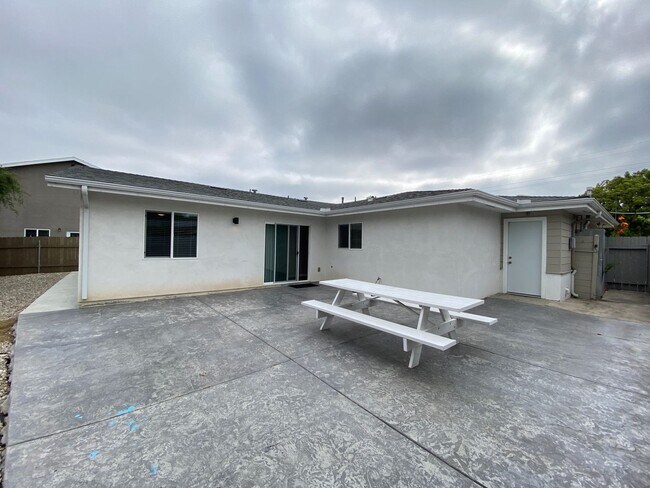 Primary Photo - 5BD/2BA, Private Yard, Close to Campus!!