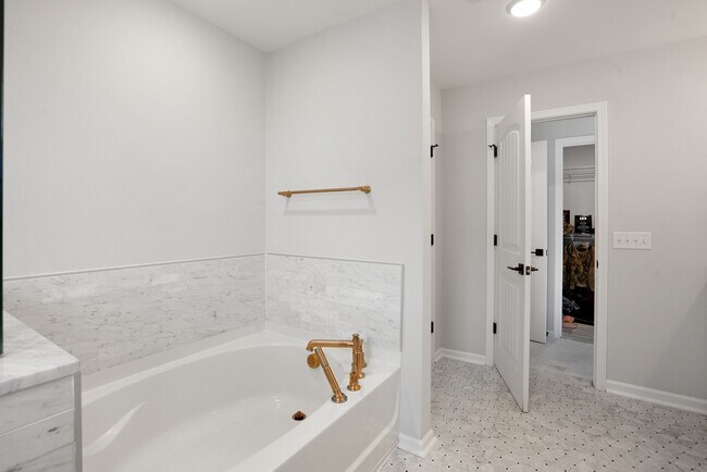 Building Photo - 25 Ashmont St