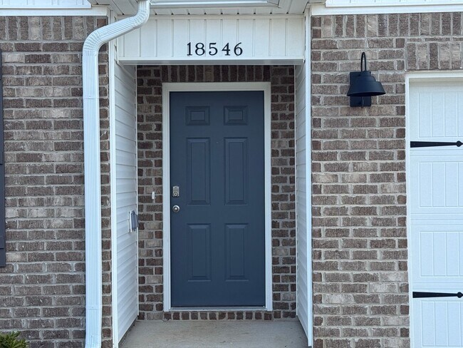 Building Photo - Caffee sub-division, very close to Mercedes plant, one level 4 Bedroom/2 Bath 1774 sqft