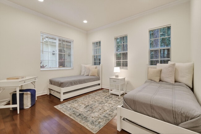 Building Photo - 353 Chambord Terrace