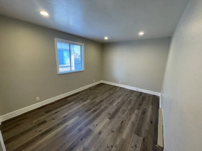 Building Photo - 1946 E 20th St