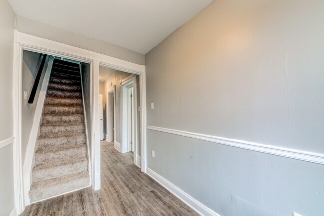 Building Photo - 744 Proctor Way